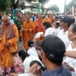 Rombongan Bhikkhu Thudong yang berjumlah 36 orang tiba di Kabupaten Semarang dan disambut meriah oleh masyarakat di Jalan Perintis Kemerdekaan pada Rabu, 7 Mei 2025, sebagai bagian dari perjalanan tradisi tahunan menuju Candi Borobudur untuk perayaan Waisak.