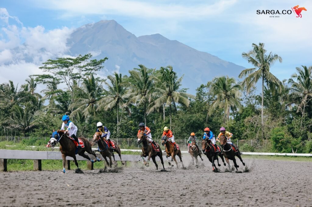 Indonesia’s Horse Racing (IHR) - Triple Crown Serie 2 2025 akan digelar oleh SARGA.CO bersama PP PORDASI sebagai promotor pacuan kuda satu-satunya di Indonesia. Ajang ini akan berlangsung di Gelanggang Pacuan Kuda Tegalwaton, Kabupaten Semarang, Jawa Tengah, pada Minggu, 18 Mei 2025. Kejuaraan ini diadakan untuk membangkitkan kembali olahraga pacuan kuda sebagai bagian dari kebanggaan nasional, bertepatan dengan semangat Hari Kebangkitan Nasional 20 Mei.