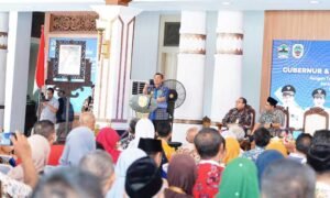 PLN Icon Plus meluncurkan Program Internet Desa Gratis 2025 untuk memperluas akses digital di Kabupaten Pati. Program ini diinisiasi oleh PLN Icon Plus bersama Pemerintah Provinsi Jawa Tengah melalui Diskominfo Jateng. Peluncuran dilakukan di Pendopo Kabupaten Pati pada tahun 2025 oleh Gubernur Jateng Komjen Pol (Purn) Ahmad Luthfi dan Wakil Gubernur Taj Yasin Maimoen. Program ini bertujuan untuk mengatasi keterbatasan akses internet di desa-desa tertinggal dan mendukung transformasi digital hingga pelosok daerah. Dengan skema pembiayaan hybrid antara APBD dan investasi PLN Icon Plus senilai Rp278 juta, jaringan internet ditarik sejauh 18.500 meter untuk menjangkau empat desa: Pasuruhan, Plukaran, Sugihan, dan Samirejo.