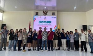 Universitas Kristen Satya Wacana (UKSW) berhasil meraih pendanaan untuk 42 proposal penelitian dan 6 proposal pengabdian kepada masyarakat dari Direktorat Penelitian dan Pengabdian Masyarakat (DPPM) Kementerian Pendidikan, Kebudayaan, Riset, dan Teknologi pada tahun 2025. Keberhasilan ini dicapai oleh UKSW, khususnya melalui kerja kolektif yang dipimpin oleh Profesor Eko Sediyono dan Profesor Hindriyanto Dwi Purnomo, serta melibatkan para dosen dari berbagai fakultas.