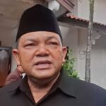 Pemerintah Kabupaten Semarang memastikan komitmen mempertahankan status Universal Health Coverage (UHC) meskipun menghadapi tantangan pengurangan kepesertaan BPJS Kesehatan Penerima Bantuan Iuran (PBI). Bupati Semarang, Ngesti Nugraha, menyampaikan hal ini di Gedung DPRD Kabupaten Semarang pada Senin (16/6/2025), usai rapat paripurna.