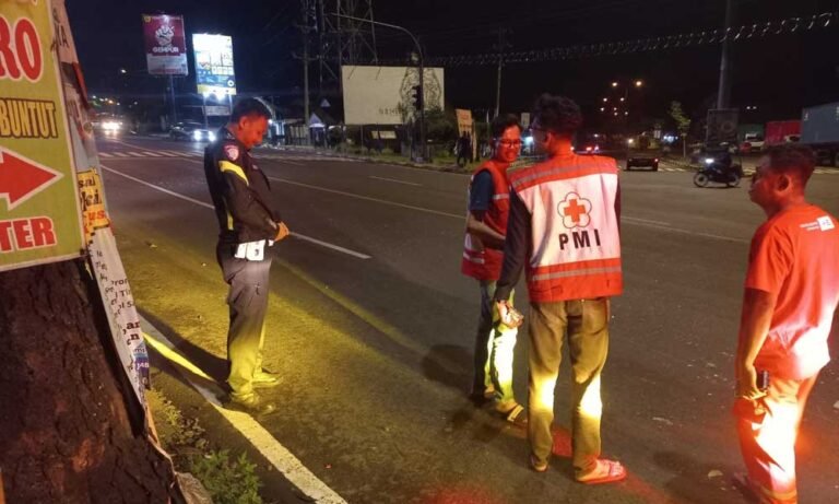 Kecelakaan lalu lintas yang melibatkan sepeda motor Honda CBR 150 dan bus SR Hino terjadi di Jalan Fatmawati, Simpang Tiga Blotongan, Kecamatan Sidorejo, Kota Salatiga, Jawa Tengah, pada Minggu dini hari, 29 Juni 2025. Pengendara motor, Ibrohim Abdurrohman, 21 tahun, warga Kelurahan Mangunsari, Salatiga, tewas akibat luka benturan di kepala setelah sempat dirawat di RSUD Kota Salatiga.