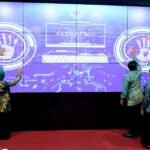 Wali Kota Salatiga Robby Hernawan meluncurkan gerakan “Stop Jentik” sebagai langkah serius untuk menanggulangi ancaman penyakit demam berdarah dengue (DBD) yang masih mengintai masyarakat. Peluncuran ini dilakukan oleh Pemerintah Kota Salatiga dan dihadiri oleh berbagai pemangku kepentingan, termasuk Sekda, perwakilan Kementerian Kesehatan, Kementerian Agama, Kepala Rutan, Direktur RS, Camat, Kepala Puskesmas, serta Ketua PKK.