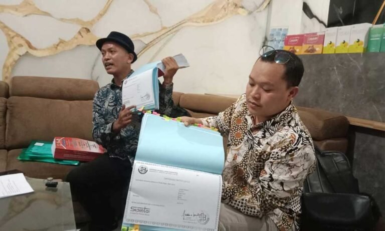 Pengelola Koperasi Bahana Lintas Nusantara (BLN) melalui kuasa hukumnya, Muhammad Sofyan dan Hendri Adi Wibowo, menyatakan bahwa BLN adalah koperasi berbadan hukum yang beroperasi di bawah pengawasan Kementerian dan Dinas Koperasi Jawa Tengah. Pernyataan ini disampaikan dalam konferensi pers di kantor Sofyan Hendri & Partner, Salatiga, pada Kamis (5/6/2025) untuk menanggapi polemik konversi produk keanggotaan yang menuai protes sebagian anggota.