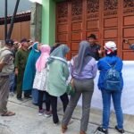 Nasabah Koperasi Bahana Lintas Nusantara (BLN) terus berjuang mendapatkan kembali dana investasi mereka dengan mendatangi rumah bos BLN, Nicholas Nyoto Prasetyo, di Jalan Merdeka Selatan 54, Kecamatan Sidorejo, Kota Salatiga, pada Rabu (25/6/2025), setelah sebelumnya melaporkan kasus ini ke kepolisian.