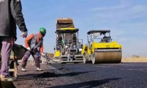 Pemerintah Kabupaten Semarang memfokuskan anggaran infrastruktur tahun ini untuk pemeliharaan jalan, sebagaimana disampaikan Kepala Dinas Pekerjaan Umum Kabupaten Semarang, Valeanto Sukendro, di Ungaran, Selasa (24/6/2025), karena keterbatasan anggaran daerah yang baru mampu mengalokasikan 17 persen dari APBD, jauh dari ideal 41 persen.