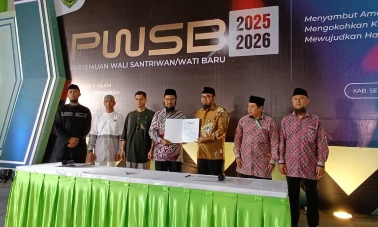 Pondok Pesantren Al-Irsyad Tengaran menggelar Pertemuan Wali Santri Baru (PWSB) untuk tahun ajaran 2025–2026 sebagai ajang silaturahmi dan pengenalan program pondok kepada orang tua santri baru. Kegiatan ini dihadiri oleh pimpinan pondok, Ujang Pramudhiarto, M.Pd.I, serta Plt. Kepala Dinas Pendidikan Kabupaten Semarang, dan dilaksanakan di Desa Butuh, Kecamatan Tengaran, Kabupaten Semarang, pada Minggu, 13 Juli 2025.