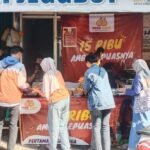 Sebuah lapak gorengan bernama Inak Inuk di sudut Pasar Andong, Salatiga, menawarkan konsep unik all you can eat tempura hanya dengan Rp 15 ribu, yang membuat heboh netizen dan viral di media sosial. Lapak ini dikelola oleh Tari, sang penjual ramah yang menjadi pusat perhatian para pecinta jajanan kaki lima, terutama kaum hawa.