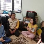 Prihati, seorang ibu muda yang tinggal di Jalan Ki Penjawi, Kelurahan Sidorejo Lor, Kota Salatiga, tengah berjuang menyelamatkan bayinya yang lahir prematur dengan usia kandungan 28 minggu dan berat 800 gram, sejak melahirkan pada Kamis (3/7/2025). Bayi tersebut harus menjalani operasi pembuatan stoma akibat pembusukan pada usus, karena tidak dapat buang air besar secara normal.