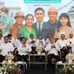 BPJS Kesehatan memperkuat pemerataan layanan Jaminan Kesehatan Nasional (JKN) di seluruh pelosok Indonesia melalui berbagai inovasi dan kerja sama strategis selama tahun 2024. Direktur Utama BPJS Kesehatan, Ghufron Mukti, dalam kegiatan Public Expose yang berlangsung pada Senin, 14 Juli 2025, menyampaikan bahwa program ini berhasil menjangkau 278,1 juta peserta atau 98,45% penduduk Indonesia, dengan 35 provinsi dan 473 kabupaten/kota telah mencapai Universal Health Coverage (UHC).