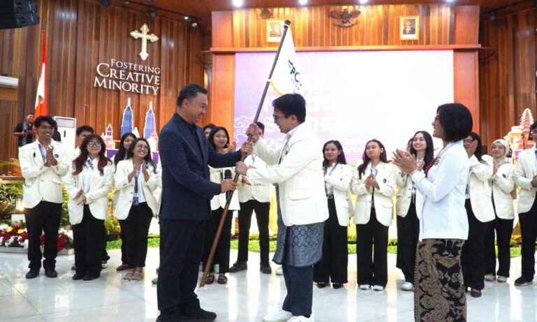 Universitas Kristen Satya Wacana (UKSW) menggelar International Festival of Southeast Asia pada Senin (7/7/2025) di Balairung Universitas, Salatiga, sebagai bentuk komitmen menuju World Class University sekaligus mendukung pencapaian Sustainable Development Goals (SDGs) ke-4, ke-16, dan ke-17.