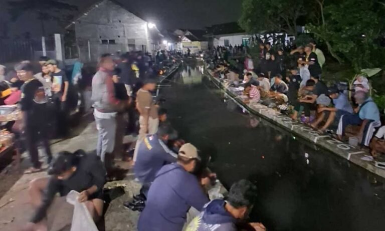 Saluran irigasi di wilayah Banyuputih, Kecamatan Sidorejo, Kota Salatiga mendadak ramai pada Sabtu (5/7/2025) malam saat sekitar 150 pemancing berkumpul mengikuti lomba memancing yang digelar oleh Squad Nusantara Kota Salatiga.
