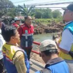 Komisi C DPRD Kabupaten Semarang melakukan inspeksi mendadak ke proyek normalisasi Sungai Kali Garang di wilayah Sembungan, Kelurahan Ungaran pada Senin (21/7/2025) untuk meninjau langsung penanganan banjir yang kerap terjadi di daerah tersebut. Sidak dipimpin oleh Ketua Komisi C, Wisnu Wahyudi, yang menyampaikan apresiasi kepada BBWS Pemali Juana, namun mengkritisi perubahan pelaksanaan proyek yang lebih fokus pada pembangunan talud daripada pengerukan sedimentasi, padahal sedimen tebal menjadi persoalan utama banjir.