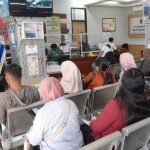 Maraknya modus penipuan yang mengatasnamakan Dinas Kependudukan dan Pencatatan Sipil (Disdukcapil) menjadi perhatian serius, sehingga Kepala Disdukcapil Kota Salatiga, Noegroho Agoes Setijono, mengimbau masyarakat agar lebih waspada terhadap permintaan data pribadi untuk aktivasi Identitas Kependudukan Digital (IKD).