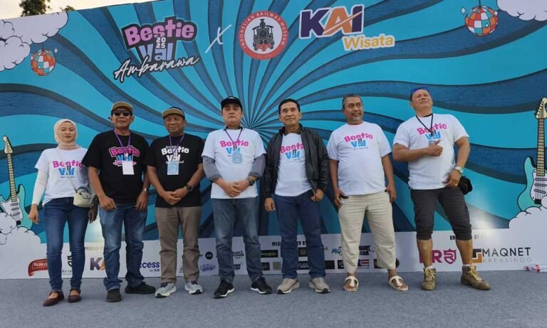 Festival musik bernama Bestieval 2025 menghadirkan perpaduan unik antara musik, budaya, dan wisata yang diselenggarakan oleh KAI Wisata di Museum Kereta Api Ambarawa, Kabupaten Semarang. Acara ini digelar pada Sabtu (19/7) dan menampilkan NDX A.K.A sebagai bintang utama yang memikat ribuan pengunjung.