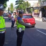 ChatGPT bilang: Satuan Lalu Lintas Polres Salatiga menggelar Operasi Patuh Candi 2025 dengan metode Hunting System untuk menindak pelanggaran lalu lintas secara langsung. Kegiatan ini dilaksanakan oleh petugas Satlantas Polres Salatiga yang dipimpin oleh IPTU Sugiyanto dan AKP Darmin di Pertigaan Sayangan serta Jalan Jenderal Sudirman, depan Hotel Larasari, yang merupakan kawasan rawan pelanggaran.