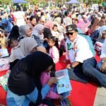 Bunda Literasi Kota Salatiga, Retno Robby Hernawan, menginisiasi kegiatan membacakan buku cerita anak secara serentak bersama 1.275 ibu di Salatiga. Kegiatan ini digelar di Kota Salatiga dalam rangka memperingati HUT ke-1.275 kota tersebut. Acara berlangsung pada momen peringatan HUT Salatiga ke-1.275 dan berhasil mencatatkan rekor di Lembaga Prestasi Indonesia Dunia (LEPRID) dengan nomor 912.