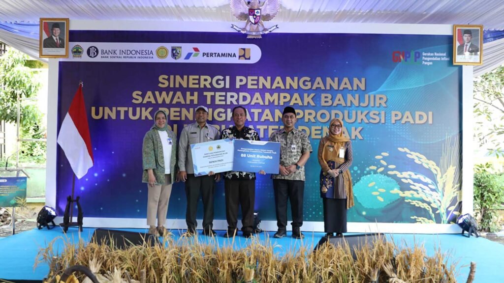 Pemerintah Provinsi Jawa Tengah bersama Bank Indonesia Perwakilan Jateng, BBWS, dan pemangku kepentingan memulihkan lahan pertanian terdampak banjir di Kabupaten Grobogan dan Demak pada pertengahan 2025 untuk menjaga ketahanan pangan dan menstabilkan harga beras. Kegiatan yang melibatkan Wakil Gubernur Jateng Taj Yasin Maimoen, Plh Kepala BI Jateng Nita Rachmenia, perwakilan Kementerian Pertanian, serta TPID provinsi dan kabupaten ini berlangsung di wilayah Karangtengah (Demak) dan Grobogan, Jawa Tengah.