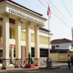 Pengadilan Agama Ambarawa mencatat sebanyak 74 perkara dispensasi kawin di Kabupaten Semarang sejak Januari hingga Juni 2025, yang mayoritas diajukan oleh pasangan di bawah usia 19 tahun, dengan alasan utama karena kehamilan di luar nikah. Humas PA Ambarawa, Khoirul Anam, menjelaskan di kantornya pada Rabu, 2 Juli 2025, bahwa tidak semua permohonan dikabulkan karena majelis hakim menilai kesiapan mental, pendidikan, dan kepentingan terbaik bagi anak.