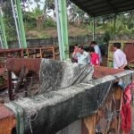 Sebanyak 21 dari 98 kontainer sampah milik Dinas Lingkungan Hidup (DLH) Kabupaten Semarang mengalami kerusakan berat hingga tidak bisa digunakan, sementara sebagian besar lainnya rusak ringan hingga sedang namun tetap dioperasikan. Sekretaris DLH Kabupaten Semarang, Sri Utami, mengungkapkan kondisi tersebut saat ditemui di garasi dump truck DLH pada Kamis, 24 Juli 2025.