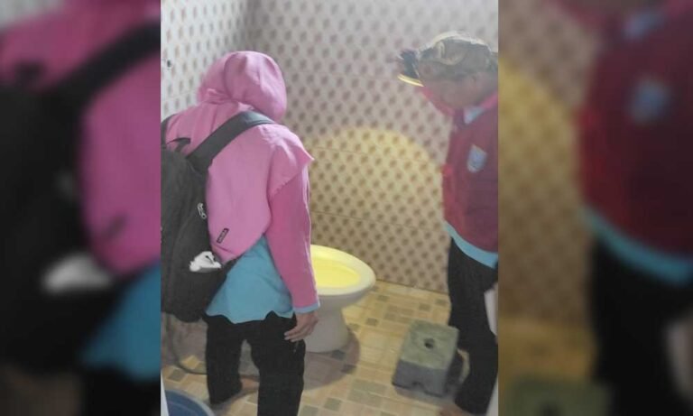 Puskesmas Sidorejo Lor menggelar Grebeg Jentik di wilayah Sinoman Tempel, Sidorejo, pada Sabtu pagi, 26 Juli 2025, sebagai bagian dari program Cendana Emas (Cegah Penularan DBD dengan Partisipasi Masyarakat) untuk menekan angka kasus Demam Berdarah Dengue (DBD) di daerah endemis.