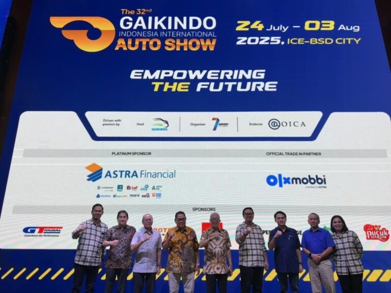 Pameran otomotif terbesar di Indonesia, Gaikindo Indonesia International Auto Show (GIIAS) 2025, akan kembali digelar dengan skala lebih besar mulai 23 Juli hingga 3 Agustus 2025 di Indonesia Convention Exhibition (ICE), BSD City, Tangerang. Acara ini diinisiasi oleh Gabungan Industri Kendaraan Bermotor Indonesia (Gaikindo) dan akan dihadiri lebih dari 55 merek otomotif terkemuka dari berbagai segmen, termasuk kendaraan penumpang, komersial, hingga roda dua.