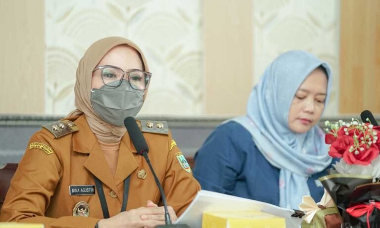 Wakil Wali Kota Salatiga Nina Agustin menyatakan keprihatinannya atas 33 kasus penyalahgunaan narkoba yang tercatat di Salatiga selama Januari hingga Juni 2025, dimana 80% pelakunya merupakan warga asli Salatiga, saat menghadiri Rapat Koordinasi Tim BNNK Salatiga di Ruang Kebangsaan Kesbangpol Kota Salatiga pada Selasa (8/7/25).