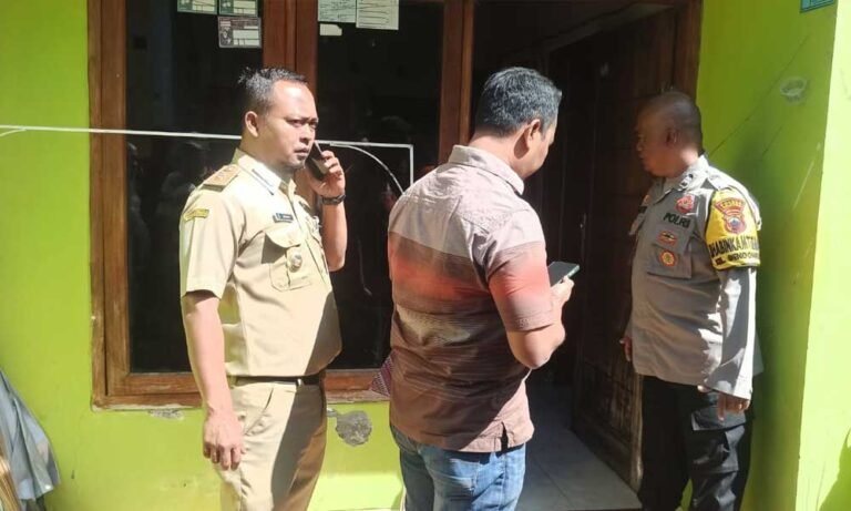 Seorang warga bernama Nurpamudji (72 tahun) ditemukan meninggal dunia di dalam rumahnya di Jl. Tritis Baru, Kelurahan Sidorejo Kidul, Kecamatan Tingkir, Salatiga. Penemuan terjadi pada Selasa pagi, 22 Juli 2025, setelah saksi mendengar teriakan minta tolong dan menemukan korban tergeletak tak bernyawa dalam rumah yang terkunci.