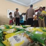 Antrean panjang warga memenuhi halaman Kelurahan Bandarjo, Kecamatan Ungaran Barat, Kabupaten Semarang, Selasa (26/8/2025), untuk mendapatkan beras murah dari program Stabilisasi Pasokan dan Harga Pangan (SPHP) yang digelar Polres Semarang bekerja sama dengan Bulog.