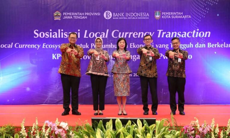 Bank Indonesia mendorong penguatan ketahanan ekonomi nasional melalui Sosialisasi Local Currency Transaction (LCT) yang digelar Kantor Perwakilan BI Provinsi Jawa Tengah bersama BI Solo, bersinergi dengan Pemprov Jawa Tengah dan Pemkot Surakarta. Acara ini berlangsung di Surakarta dengan kehadiran Deputi Gubernur BI Filianingsih Hendarta, Wakil Wali Kota Surakarta Astrid Widayani, serta Kepala Perwakilan BI Jawa Tengah Rahmat Dwisaputra, pada 2025.