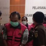 Kepala Desa Papringan dan empat perangkat desa resmi ditetapkan sebagai tersangka oleh Kejaksaan Negeri Kabupaten Semarang atas kasus pungutan dalam Program Pendaftaran Tanah Sistematis Lengkap (PTSL) Tahun 2020. Penetapan dilakukan pada Senin, 28 Juli 2025, dan sebagai tindak lanjut, Camat Kaliwungu Yudianta menunjuk pelaksana harian (Plh) untuk menjamin kelangsungan pelayanan publik di Desa Papringan.