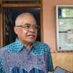 Dewan Pendidikan Kabupaten Semarang menemukan kekurangan guru di sejumlah sekolah setelah monitoring, Kamis (28/8/2025). Banyak guru pensiun tanpa formasi baru, membuat kepala sekolah atau guru lain merangkap tugas. Kondisi ini menurunkan efektivitas pembelajaran, sehingga pemerintah diminta menyesuaikan kebijakan perekrutan dengan kebutuhan daerah.