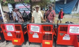 Pemerintah Kabupaten Semarang melalui Dinas Pertanian, Perikanan, dan Pangan (Dispertanikap) menyalurkan bantuan alat dan mesin pertanian (alsintan) senilai Rp3,5 miliar dari Dana Bagi Hasil Cukai Hasil Tembakau (DBH CHT) tahun 2025 kepada kelompok tani, salah satunya Kelompok Tani Suko Raharjo 01 di Desa Payungan, Kecamatan Kaliwungu, pada Senin, 25 Agustus 2025.