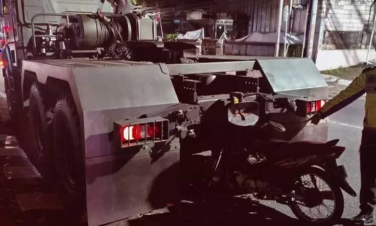 Kecelakaan lalu lintas yang melibatkan sepeda motor Supra Fit bernopol H-5679-UV dan kendaraan dinas TNI terjadi di Jalan Jenderal Sudirman, depan Duta Musik, Kelurahan Ledok, Kecamatan Argomulyo, Kota Salatiga, pada Rabu (20/8/2025). Korban bernama Maryoto (60), warga Butuh, Kecamatan Tengaran, Kabupaten Semarang, meninggal dunia setelah sempat mendapat perawatan di RSUD Kota Salatiga akibat luka parah di kepala.