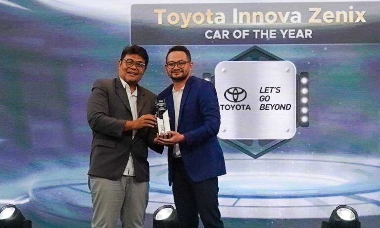 Toyota Kijang Innova Zenix Hybrid EV meraih penghargaan Car of The Year pada ajang iNews Automotive Award 2025 yang digelar di Indonesia pada Kamis, 14 Agustus 2025, berkat inovasi desain, teknologi, dan efisiensi yang diusungnya. Penghargaan ini diberikan kepada PT Toyota-Astra Motor sebagai bentuk apresiasi atas keberhasilan Zenix Hybrid EV memadukan kenyamanan berkendara, performa optimal, dan kepedulian lingkungan melalui platform TNGA-C, mesin hybrid generasi ke-5, efisiensi bahan bakar hingga 19,2 km/liter, serta emisi 50% lebih rendah dibanding mobil konvensional.