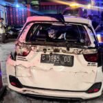 Kecelakaan lalu lintas tunggal terjadi di Jl. Mutiara, dekat Café Golden, Kelurahan Sidorejo Lor, Kecamatan Sidorejo, Kota Salatiga pada Selasa malam (05/08/2025), melibatkan mobil Honda Mobilio G-1365-DD yang dikemudikan Novemia Berliani Khalifa Adriani (26) dan membawa penumpang Parti Safira (20). Satlantas Polres Salatiga melalui Unit Gakkum menangani kasus ini setelah mobil diduga mengalami rem blong saat melaju dari arah Ki Penjawi menuju Bugel, sehingga menabrak tembok di sisi kiri jalan.