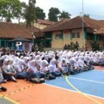 Mahasiswa angkatan 2022 Program Studi Ilmu Komunikasi Fakultas Ilmu Sosial dan Ilmu Komunikasi (FISKOM) Universitas Kristen Satya Wacana (UKSW) menggelar rangkaian pertunjukan seni di tujuh sekolah mitra di Salatiga dan sekitarnya sepanjang akhir Juli hingga pertengahan Agustus 2025.