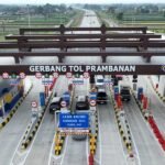 Mulai Rabu, 06 Agustus 2025 pukul 00.00 WIB, Jalan Tol Solo-Yogyakarta-NYIA Kulon Progo segmen Klaten-Prambanan resmi dikenakan tarif bagi para pengguna jalan, setelah sebelumnya beroperasi secara gratis selama sekitar satu bulan. Pemberlakuan tarif ini diumumkan oleh Direktur Utama PT Jasamarga Jogja Solo (JMJ), Rudy Hardiansyah, dan dilaksanakan sesuai Keputusan Menteri Pekerjaan Umum No. 683/KPTS/M/2025 tanggal 22 Juli 2025.