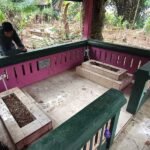 Dua area pemakaman di Kelurahan Ngampin, Kecamatan Ambarawa, Kabupaten Semarang, yakni di Lingkungan Lonjong dan Seneng, akan dipindahkan karena terdampak proyek pembangunan Jalan Tol Bawen–Yogyakarta. Lurah Ngampin, Dwi Prapti Retnaningsih, menyampaikan hal ini saat ditemui di Kantor Kelurahan Ngampin pada Selasa, 5 Agustus 2025.