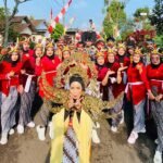 Bener Culture Carnival V 2025 berlangsung meriah dengan ribuan warga memadati halaman Kantor Balai Desa Bener, Kecamatan Tengaran, Kabupaten Semarang, pada Minggu (24/8/2025), menghadirkan 3.041 peserta dari enam dusun yang menampilkan atraksi paskibra, drumblek, parade mobil dan sepeda hias, busana profesi, hingga kostum kreatif sebagai wujud pelestarian budaya sekaligus peringatan HUT ke-80 RI.
