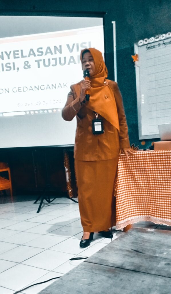 SD Negeri Gedanganak 03 Ungaran, Kabupaten Semarang, akan mengikuti Lomba Mata Pelajaran dan Seni Islami (MAPSI) tingkat Kecamatan Ungaran Timur pada Sabtu, 31 Agustus 2025. Kepala sekolah, Siti Khikmah, menyampaikan bahwa persiapan telah dilakukan secara intensif dengan mendatangkan pelatih khusus dan melibatkan guru-guru terbaik untuk membimbing siswa pada berbagai cabang lomba seperti tilawah, khitobah, pidato, dan rebana.