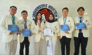 Universitas Kristen Satya Wacana (UKSW) menempati peringkat ketiga nasional sebagai PTS dengan mahasiswa berprestasi terbanyak versi Puspresnas Kemendikbud Ristek, Juli 2025. Berbasis di Salatiga, UKSW meraih 177 medali nasional dan internasional. Capaian ini hasil dukungan penuh kampus dalam pembinaan, kompetisi, serta pelaporan prestasi mahasiswa secara konsisten.
