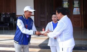 Wali Kota Salatiga dr. Robby Hernawan bersama istri menghadiri acara potong tumpeng dan pembukaan konvoi Jeggboy & Jeggirl di rumah dinas wali kota pada Minggu (24/8) dalam rangka memperingati Hari Jadi ke-9 komunitas ojek online tersebut. Pemilik Jeggboy & Jeggirl, Sahonoe, menyampaikan kebanggaannya atas perkembangan komunitas yang kini memiliki sekitar 500 driver, dengan 250 di antaranya berada di Kota Salatiga, serta berharap dapat terus berkontribusi bagi masyarakat.