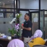 Pemerintah Kota Salatiga melalui Dinas Pangan dan Pertanian menggelar pelatihan budidaya anggrek bagi 50 peserta, mayoritas ibu rumah tangga. Kegiatan diikuti TP PKK, Kelompok Wanita Tani, dan Kelompok Tani untuk meningkatkan keterampilan serta mendorong ekonomi inklusif. Wali Kota Robby Hernawan menegaskan anggrek bernilai ekonomis tinggi dan berpotensi menjadi usaha baru masyarakat.
