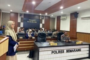 Polres Semarang bersama BPJS Kesehatan Cabang Ungaran menggelar forum belajar anggota Polri di Kabupaten Semarang pada Kamis, 25 September 2025. Kegiatan ini bertujuan meningkatkan pemahaman Program JKN dan pentingnya skrining riwayat kesehatan. Edukasi diberikan secara luring dan daring melalui aplikasi maupun fasilitas kesehatan mitra.
