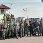 Anggota Koramil 14/UB bersama masyarakat menggelar patroli mandiri Sabtu pagi (13/9/2025) di jalur strategis Kabupaten Semarang. Kegiatan ini bertujuan menjaga kondusivitas dengan melibatkan warga sebagai wujud kesadaran kolektif. Patroli dilakukan lewat sejumlah titik vital dengan pengamanan gabungan secara berkala.