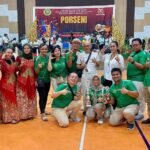 PORSENI INI-IPPAT Jawa Tengah 2025 digelar meriah di GOR Gelarsena Klaten pada 19–20 September, diikuti 30 Pengda se-Jateng. Ajang ini melombakan cabang olahraga dan seni sebagai sarana silaturahmi notaris serta PPAT. Kabupaten Semarang meraih empat piala, menegaskan solidaritas dan kekompakan anggota.