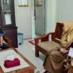 Pemkot Salatiga melalui Dinas Kesehatan menanggapi kasus dugaan keracunan makanan di MAN Salatiga pada Senin (22/9/2025). Sebanyak tujuh siswa alami mual muntah, dua sempat diperiksa di klinik. DKK melakukan penyelidikan epidemiologi, edukasi, serta koordinasi dengan SPPG guna memastikan keamanan pangan dan mencegah kasus serupa.