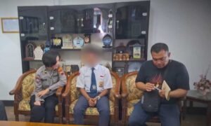 Seorang pelajar SMP di Ungaran, Kabupaten Semarang, diamankan polisi setelah mengunggah konten provokatif di TikTok pada 1 September 2025. Pelajar berinisial D (14) ditindaklanjuti Kapolres Semarang AKBP Ratna Quratul Ainy dengan pembinaan melibatkan sekolah, orang tua, desa, dan Bapas demi mencegah provokasi serupa terulang.