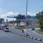 Pekerjaan konstruksi Jalan Tol Yogyakarta–Bawen di Exit Tol Bawen, Kabupaten Semarang, dipercepat untuk target operasional akhir 2025. PT JJB dan PT Adhi Karya menyelesaikan pemasangan girder 20–26 September 2025 dengan dukungan kepolisian mengatur lalu lintas malam hari. Tahap selanjutnya pembangunan jembatan layang di atas Jalan Raya Semarang–Solo.